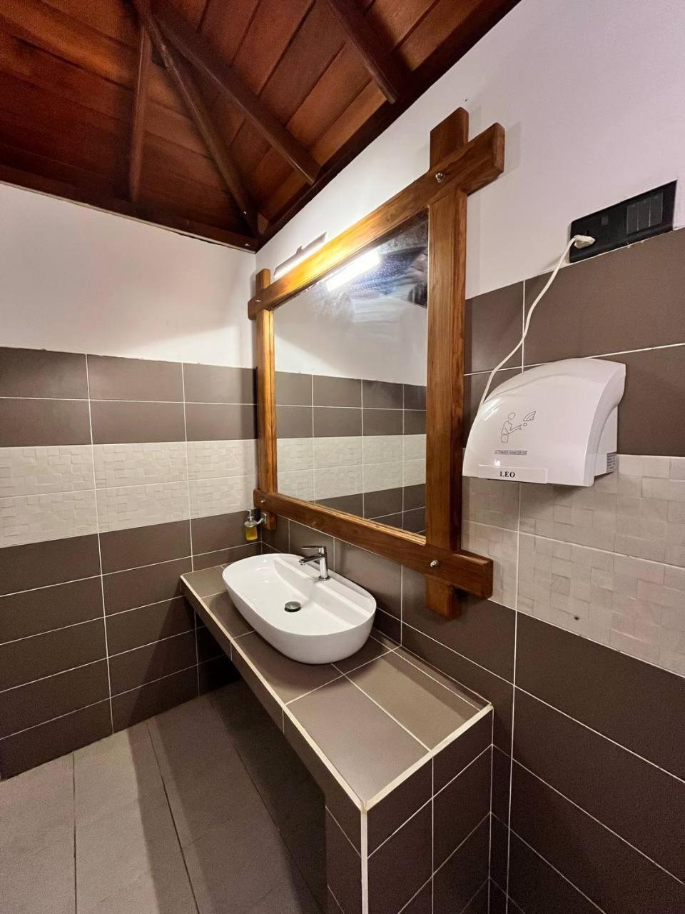 Nn Beach Resort & Spa Nilaveli Luaran gambar